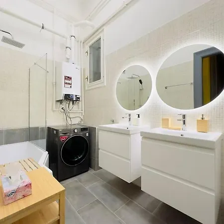 Lägenhet Rose House - Modern 5Br Gem In Central Budapest Ac