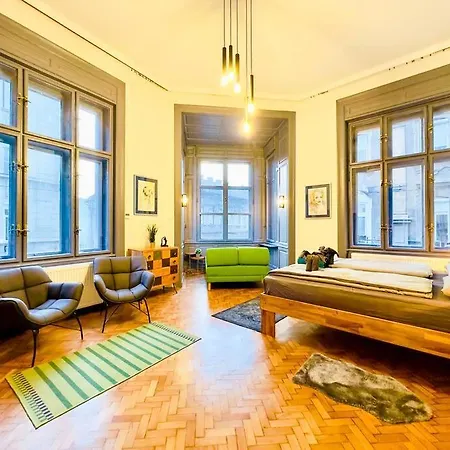 Rose House - Modern 5Br Gem In Central Budapest Ac
